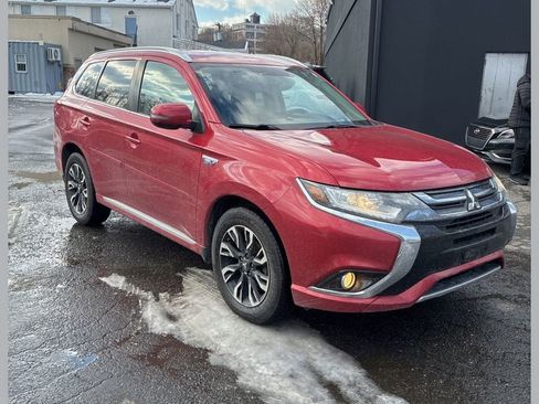 Used 2018 Mitsubishi Outlander SEL image 1