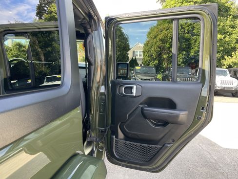 Used 2024 Jeep Wrangler Sport S image 15