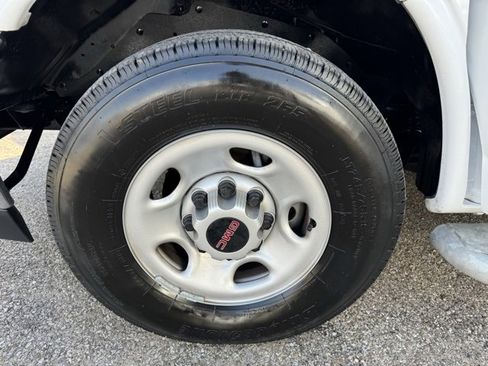 Used 2024 GMC Savana 2500 w/ Driver Convenience Package image 14