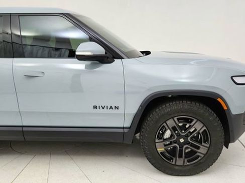 Used 2024 Rivian R1T Adventure image 8
