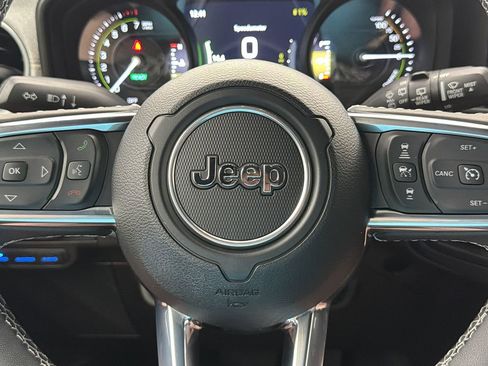 Used 2025 Jeep Wrangler Unlimited Sahara w/ Safety Group image 28