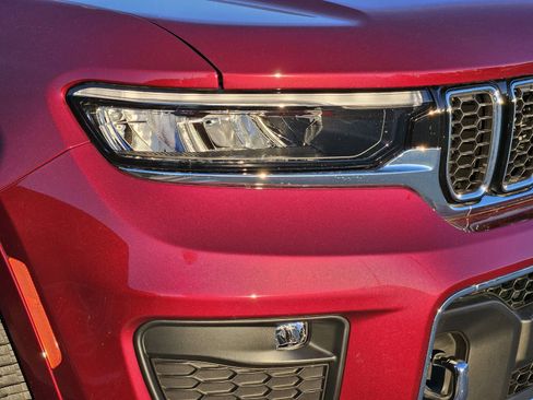 New 2025 Jeep Grand Cherokee Overland w/ Trailer Tow Package image 9