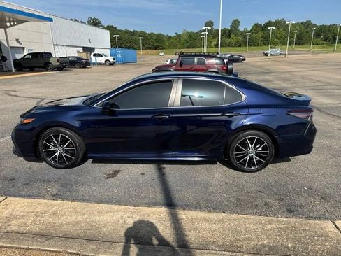 Used 2021 Toyota Camry SE FWD image 8