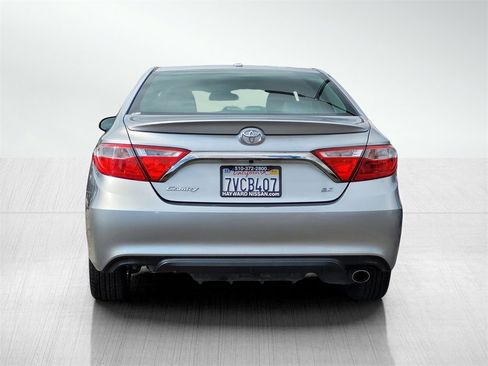 Used 2016 Toyota Camry SE image 5