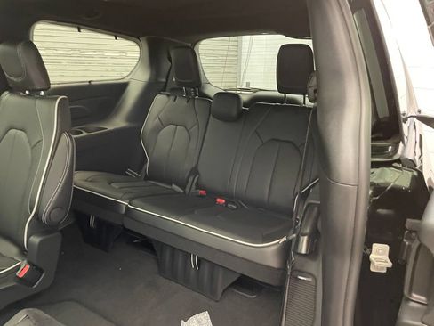 New 2027 Chrysler Pacifica Limited w/ S Appearance Package FWD image 18