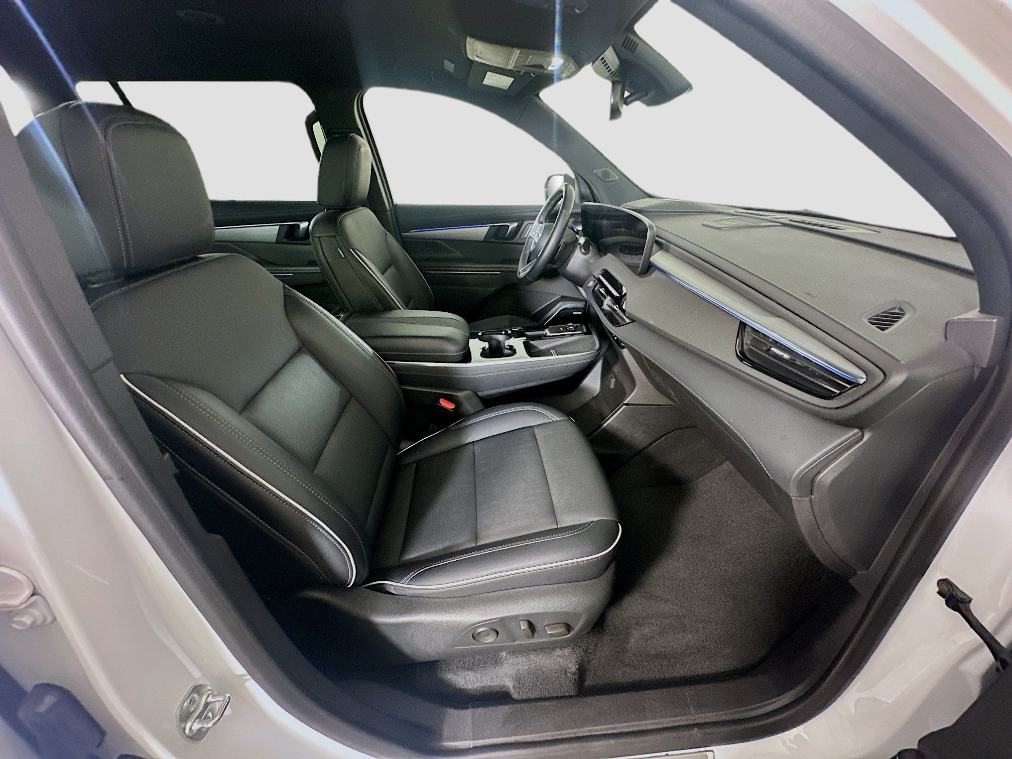Used 2025 Buick Enclave Preferred FWD image 34