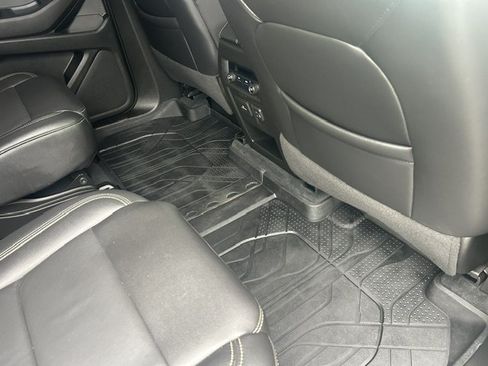 Used 2022 Chevrolet Traverse LT w/ LT Premium Package FWD image 12