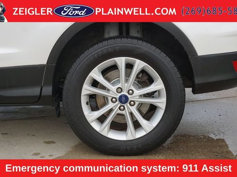 Used 2018 Ford Escape SE w/ SE Sync 3 Package AWD/4WD image 9