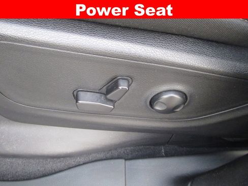 Used 2025 RAM 1500 Big Horn AWD/4WD image 29