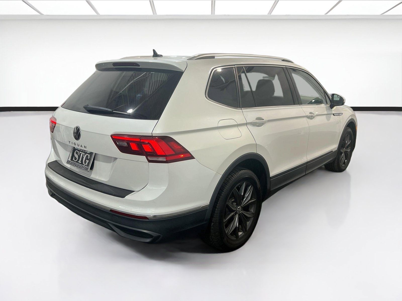 Used 2023 Volkswagen Tiguan SE FWD image 4