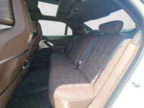 Certified 2024 BMW 760i xDrive AWD/4WD image 18