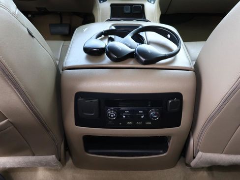 Used 2018 GMC Yukon SLT w/ Premium Edition image 14