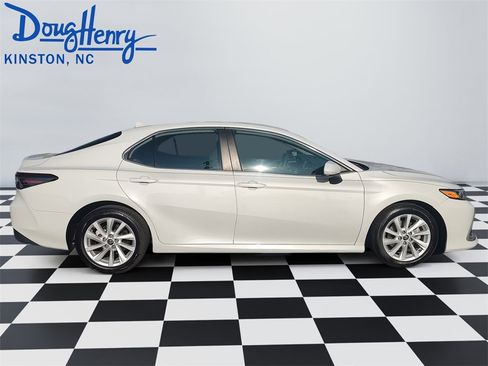 Used 2023 Toyota Camry LE image 6