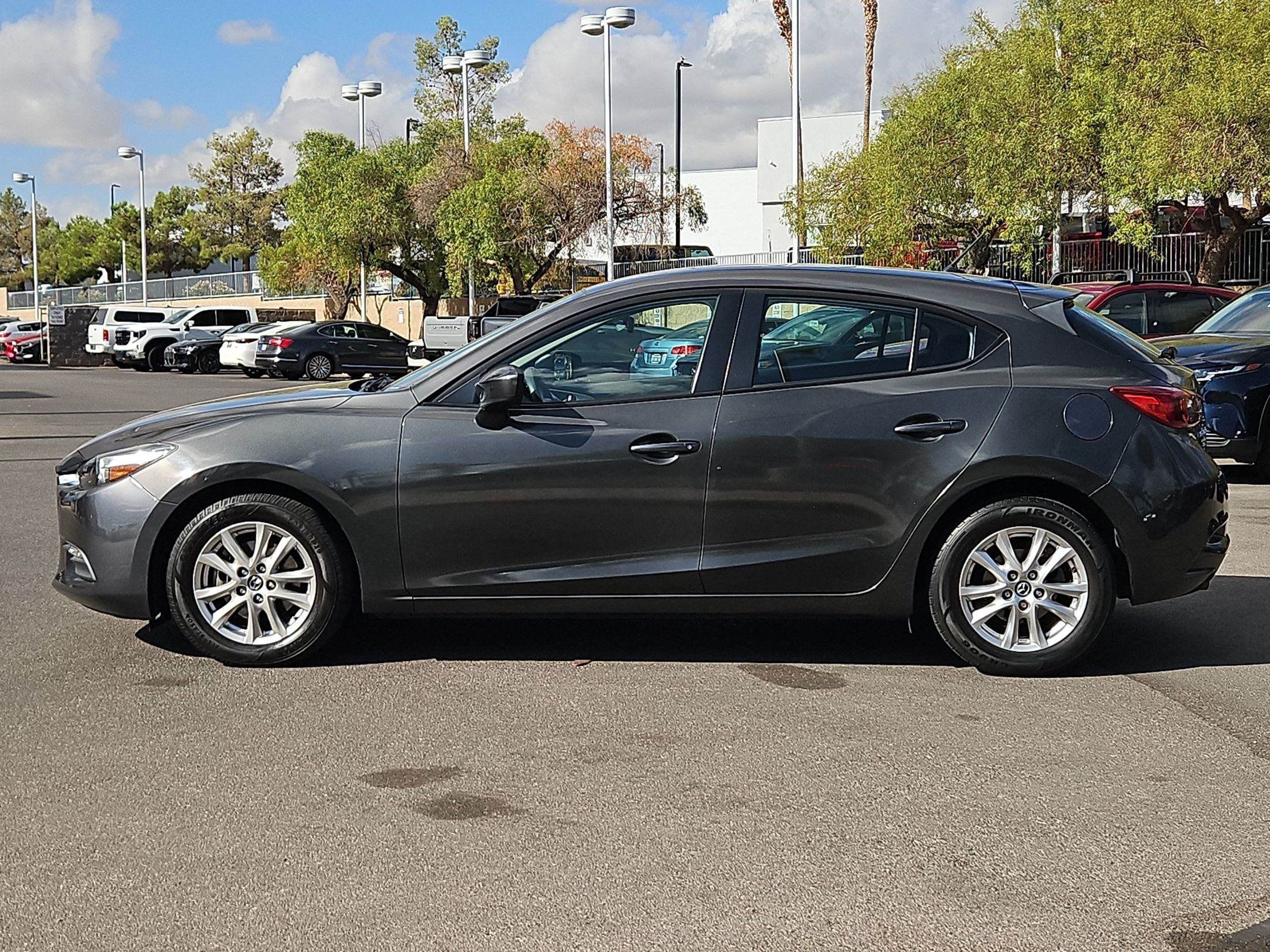 Used 2017 MAZDA MAZDA3 Sport FWD image 2