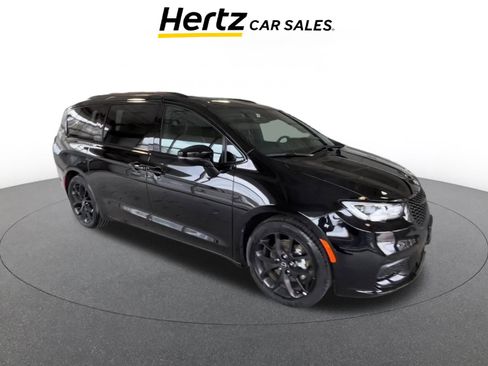 Used 2025 Chrysler Pacifica Limited image 1