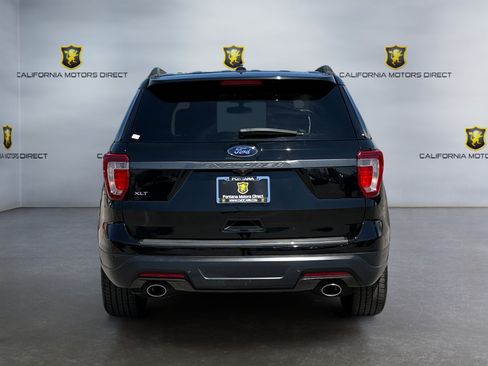 Used 2018 Ford Explorer XLT FWD image 4