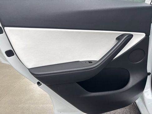 Used 2021 Tesla Model Y Long Range image 19