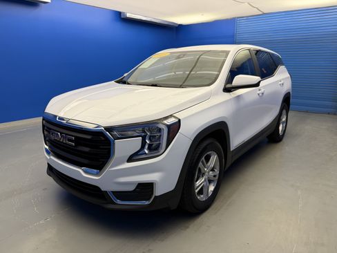 Used 2023 GMC Terrain SLE w/ LPO, Floor Liner Package FWD image 4