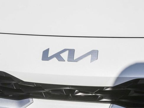 Used 2023 Kia Forte LXS image 7