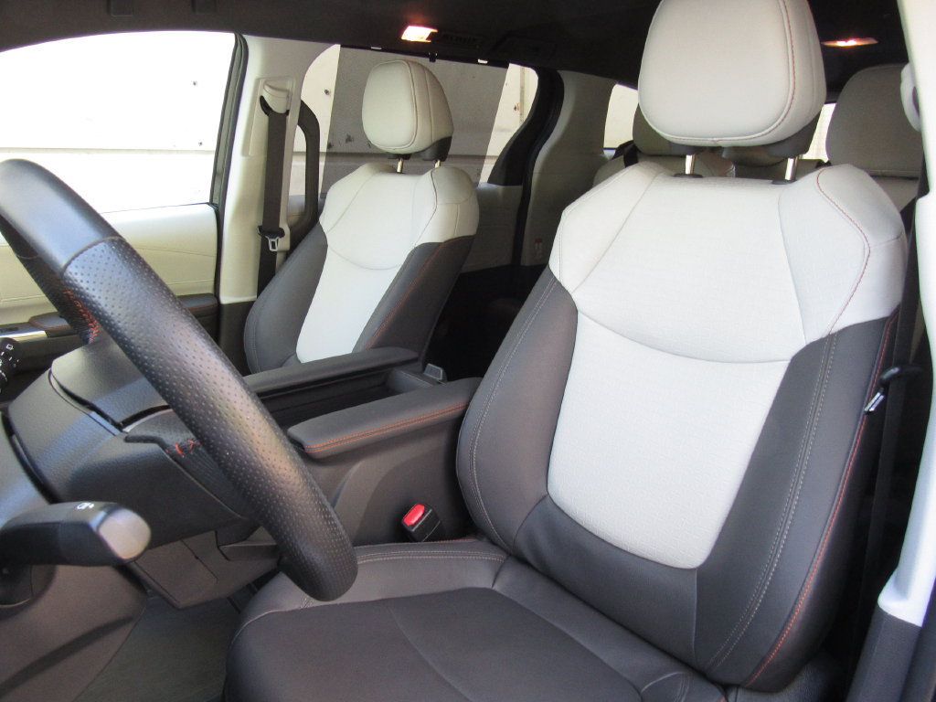 Used 2024 Toyota Sienna XSE AWD/4WD image 12