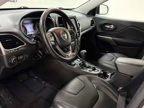 Used 2019 Jeep Cherokee Limited w/ Luxury Group AWD/4WD image 12