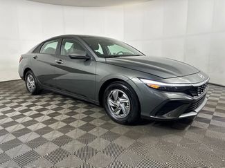 Used 2025 Hyundai Elantra SE w/ Cargo Package video 2