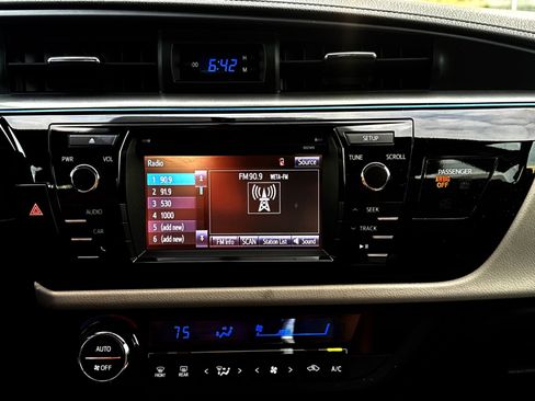 Used 2015 Toyota Corolla LE FWD image 18