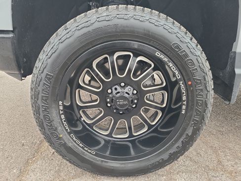 Used 2025 Chevrolet Silverado 1500 Custom Trail Boss w/ Turbomax Blackout Package AWD/4WD image 11