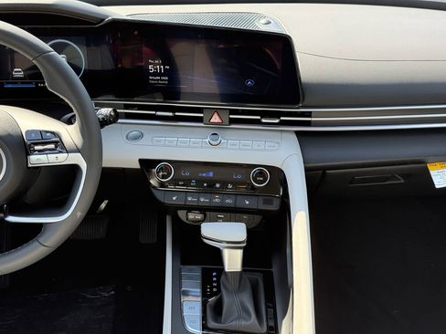 New 2025 Hyundai Elantra Limited FWD image 14
