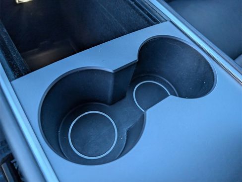 Used 2022 Tesla Model Y Long Range image 32