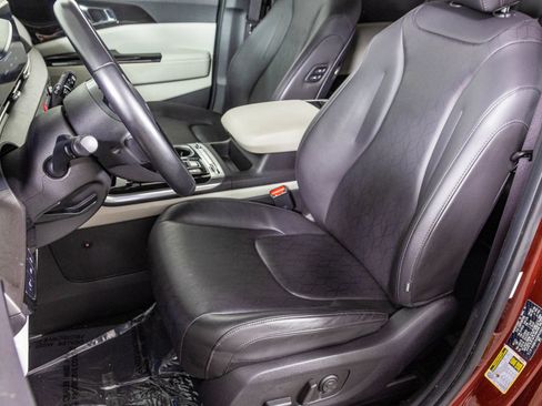 Used 2023 Kia Carnival SX image 20