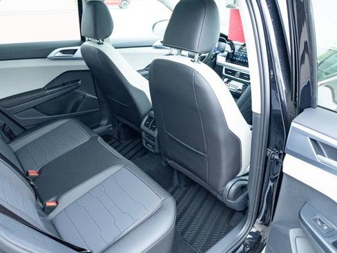 New 2026 Volkswagen Taos SE FWD image 38