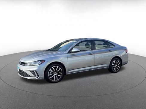 Used 2025 Volkswagen Jetta SE image 8