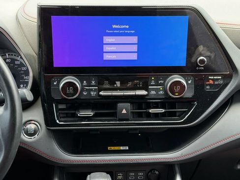 Used 2023 Toyota Highlander XSE FWD image 16