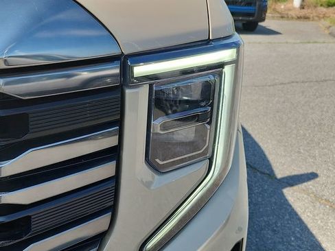 Certified 2023 GMC Sierra 1500 AT4 w/ AT4 Premium Package AWD/4WD image 9