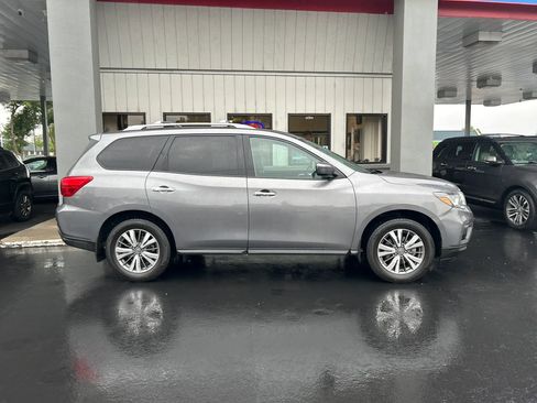 Used 2020 Nissan Pathfinder SV AWD/4WD image 32