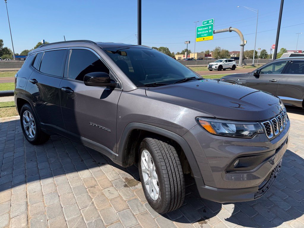 Used 2024 Jeep Compass Latitude AWD/4WD image 7