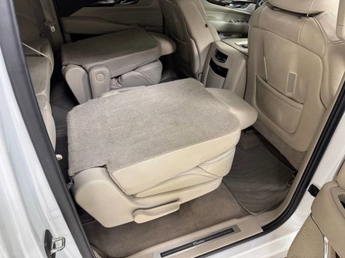 Used 2016 Cadillac Escalade ESV Premium image 28