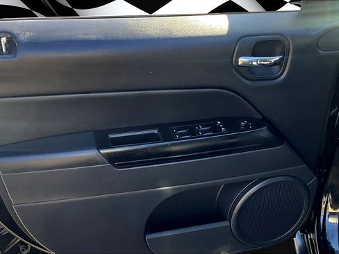 Used 2017 Jeep Patriot High Altitude image 18