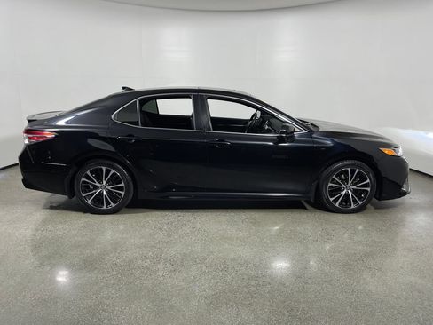 Certified 2020 Toyota Camry SE FWD image 2