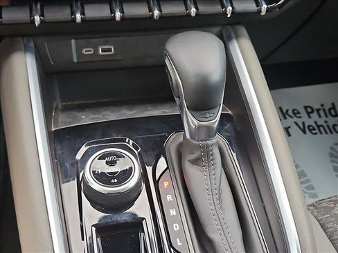 Used 2024 Chevrolet Colorado ZR2 w/ Technology Package AWD/4WD image 12