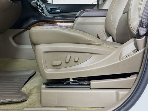 Used 2018 Chevrolet Suburban Premier image 23