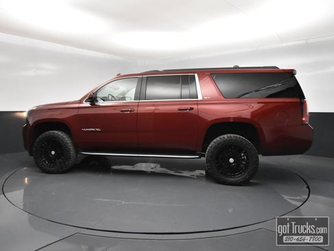 Used 2019 GMC Yukon XL SLT image 3