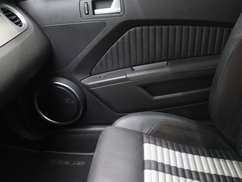 Used 2011 Ford Mustang Shelby GT500 RWD image 13