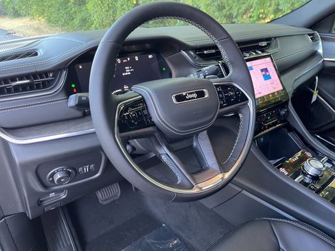 New 2025 Jeep Grand Cherokee L Overland w/ Trailer Tow Package image 31