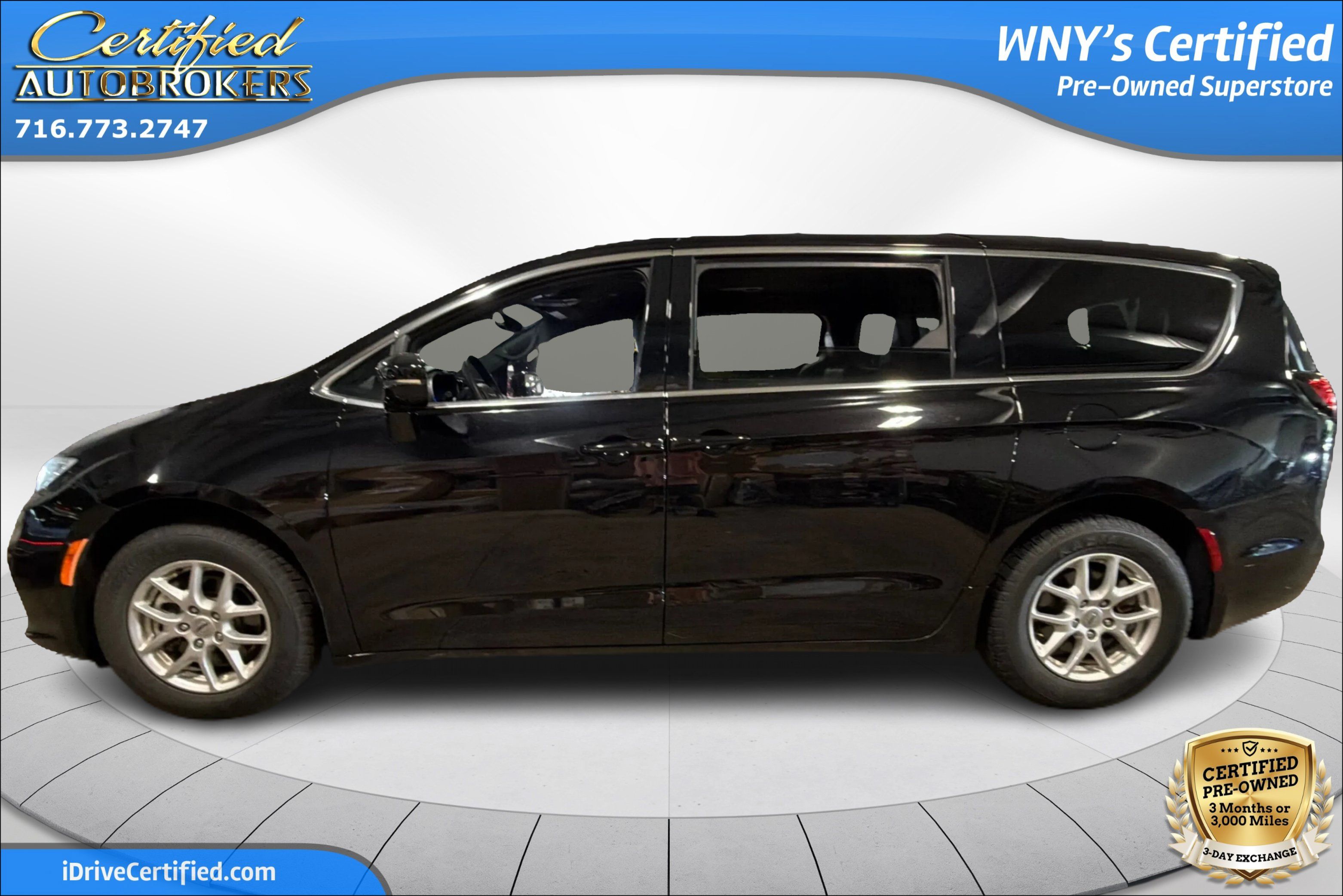 Used 2025 Chrysler Pacifica Select FWD image 9