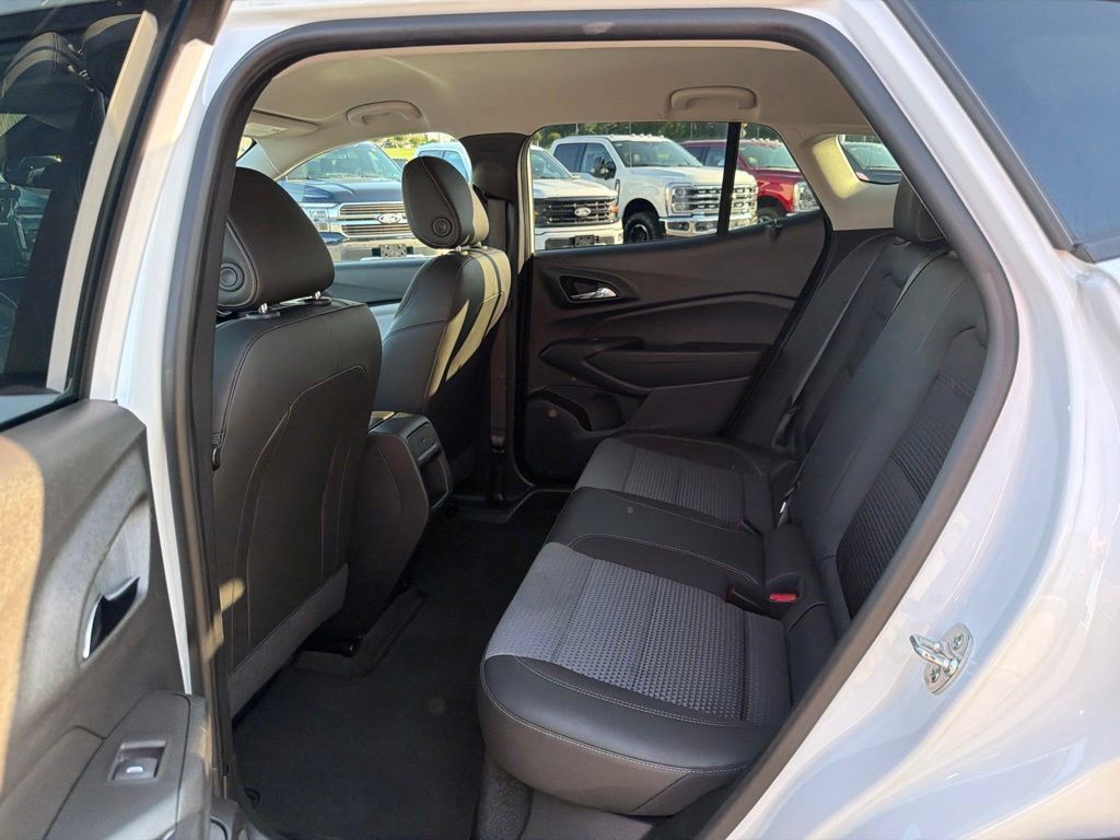 Used 2025 Chevrolet Trax LT FWD image 14