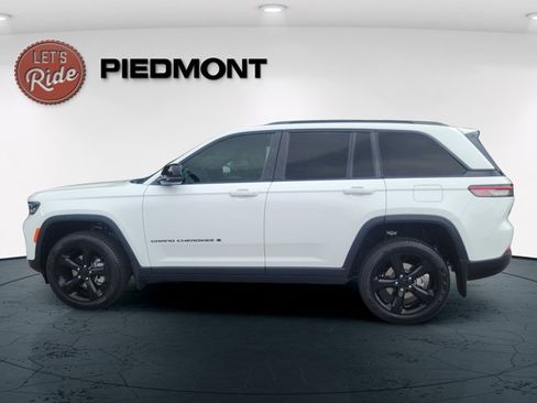 Used 2025 Jeep Grand Cherokee Limited w/ Black Appearance Package AWD/4WD image 6
