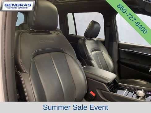 Used 2023 Jeep Grand Cherokee Overland AWD/4WD image 44