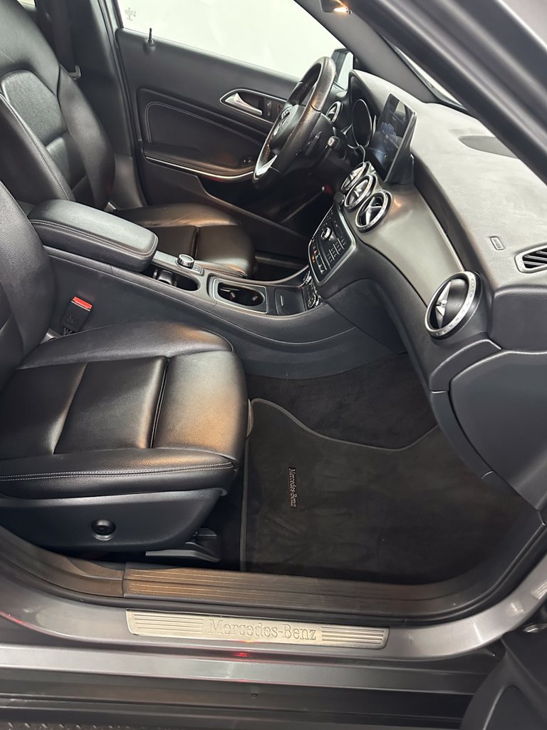 Used 2017 Mercedes-Benz GLA 250 4MATIC image 36